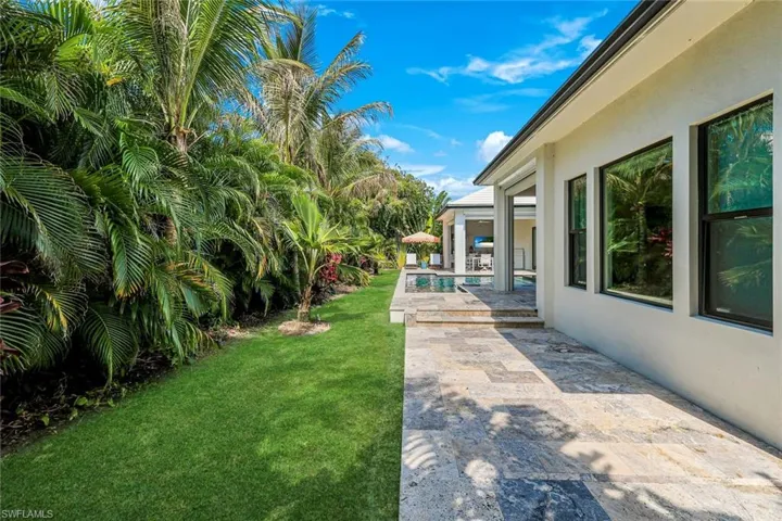 760  Park Shore  DR, Naples, FL 34103