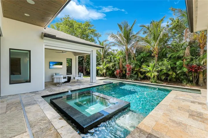 760  Park Shore  DR, Naples, FL 34103