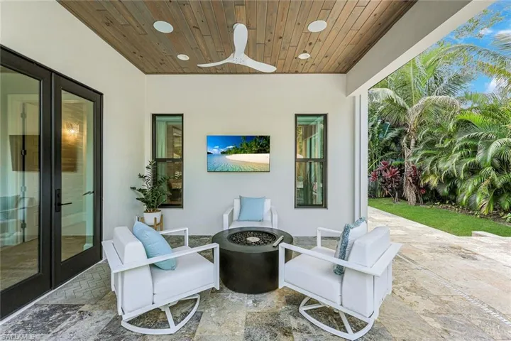760  Park Shore  DR, Naples, FL 34103
