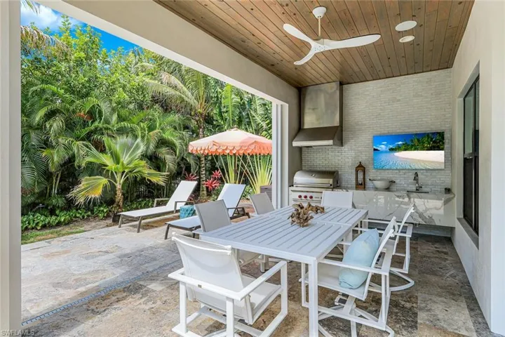 760  Park Shore  DR, Naples, FL 34103
