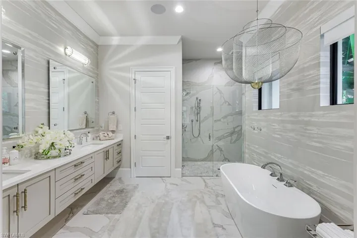 760  Park Shore  DR, Naples, FL 34103