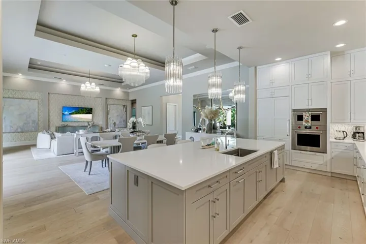 760  Park Shore  DR, Naples, FL 34103