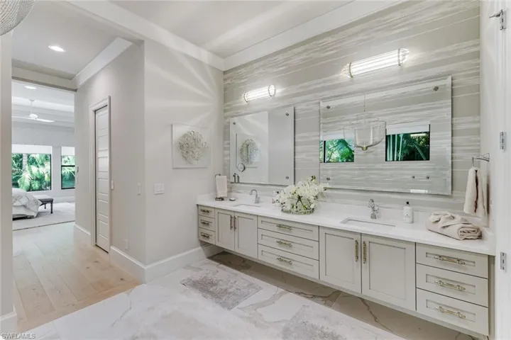 760  Park Shore  DR, Naples, FL 34103