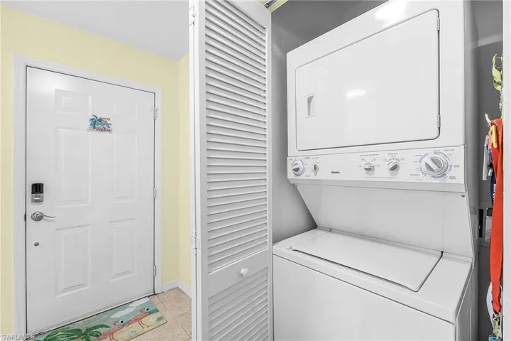 4219  Bellasol  CIR, Fort Myers, FL 33916