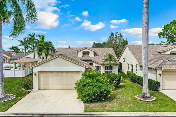 Make this 2 bed/2 bath (PLUS enclosed sunroom) your own!