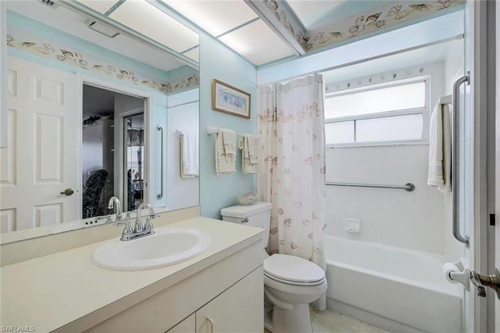 Guest bathroom.