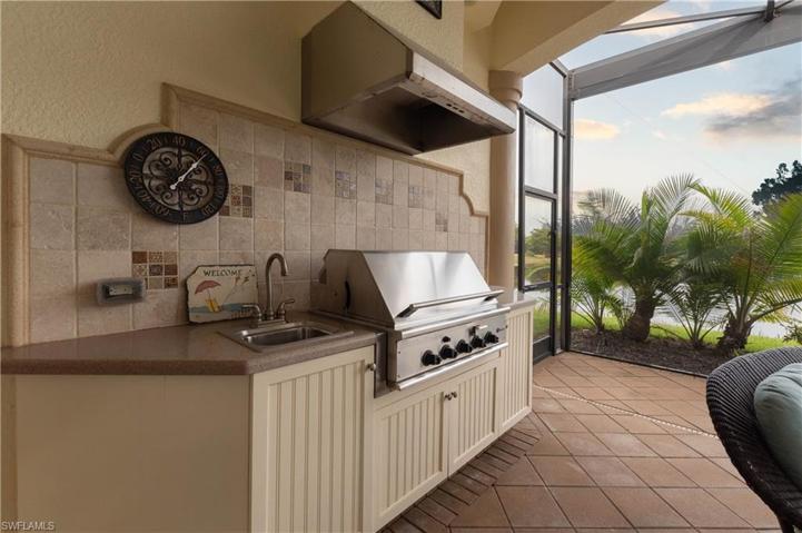 OUTDOOR KITCHEN