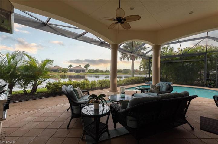 Lots of Lanai Seating