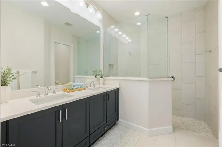 6439  Negril Isle  DR, Naples, FL 34113