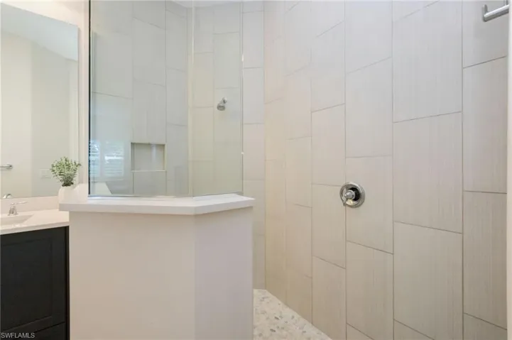 6439  Negril Isle  DR, Naples, FL 34113