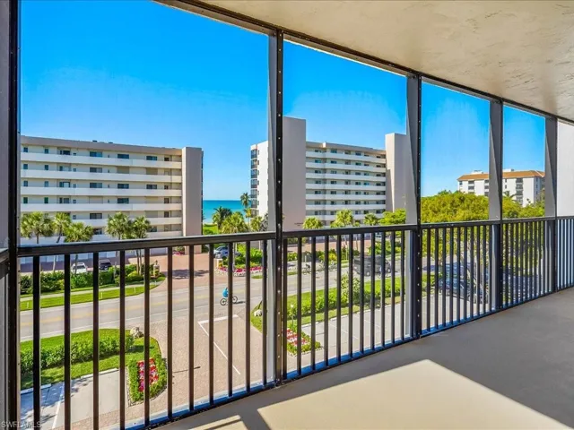 West balcony with ocean view