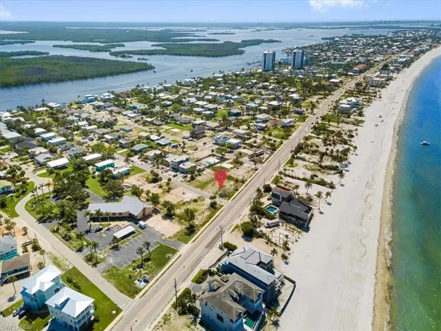 Bird's eye view with a water view and a view of the beach