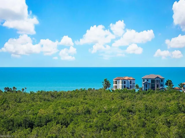 7425  Pelican Bay  BLVD, Naples, FL 34108
