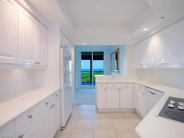 7425  Pelican Bay  BLVD, Naples, FL 34108