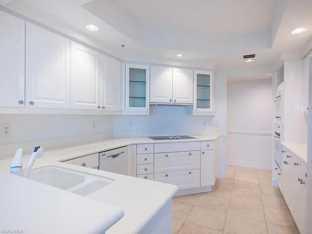 7425  Pelican Bay  BLVD, Naples, FL 34108