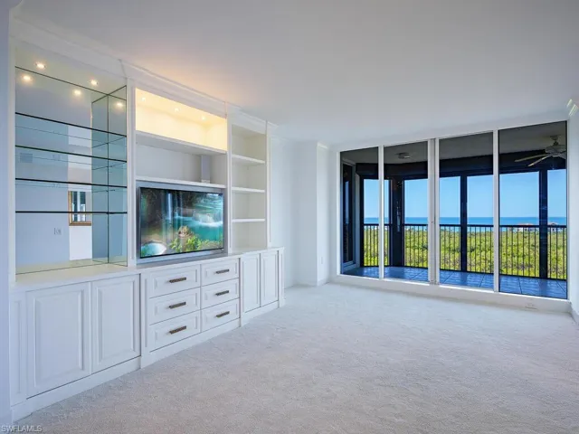 7425  Pelican Bay  BLVD, Naples, FL 34108