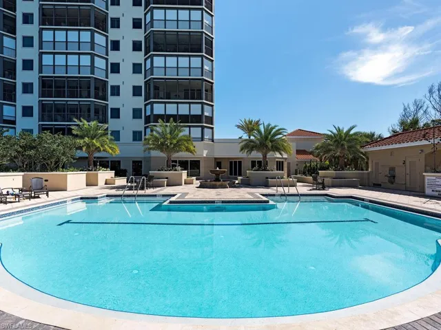 7425  Pelican Bay  BLVD, Naples, FL 34108