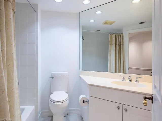 7425  Pelican Bay  BLVD, Naples, FL 34108