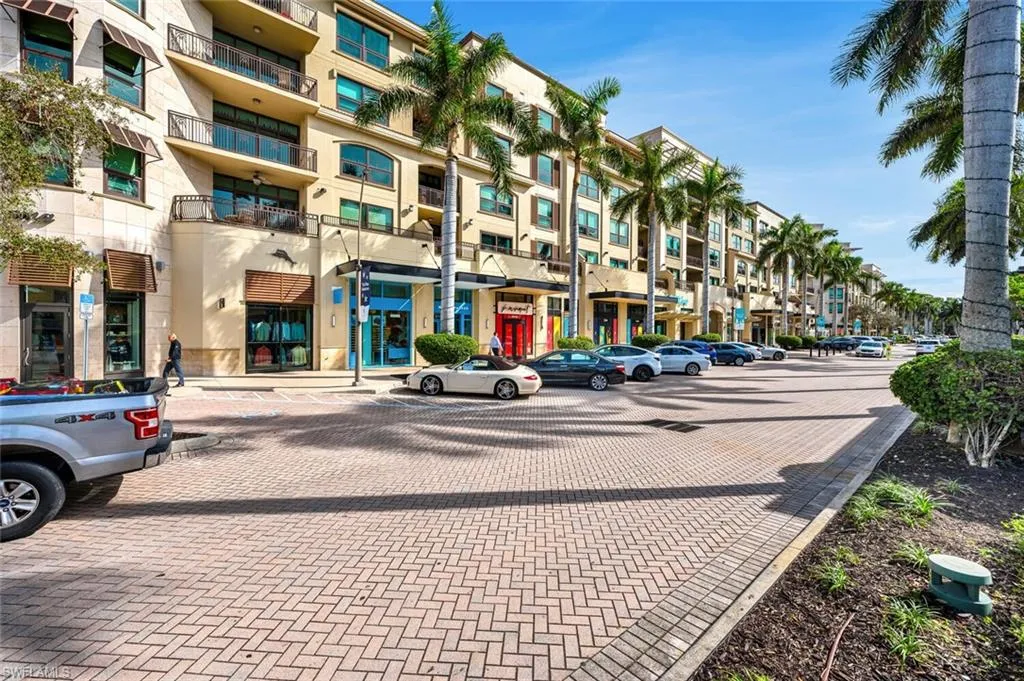 9115 Strada PL, Naples, FL 34108,225008596