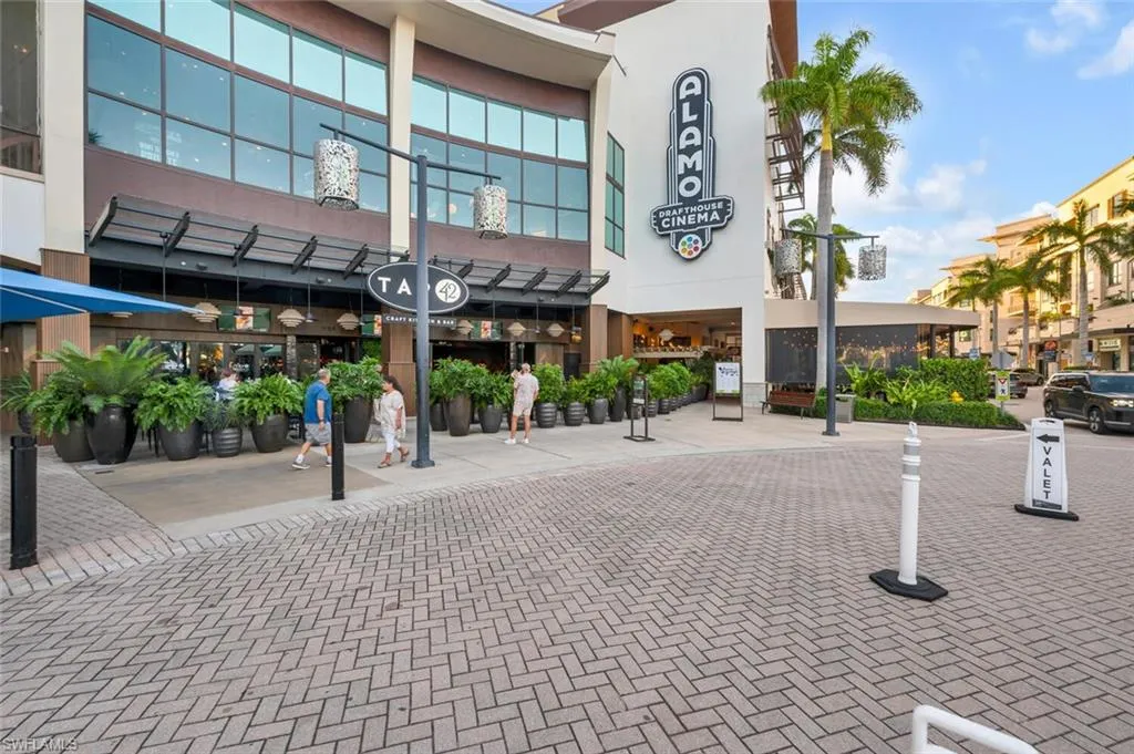 9115 Strada PL, Naples, FL 34108,225008596