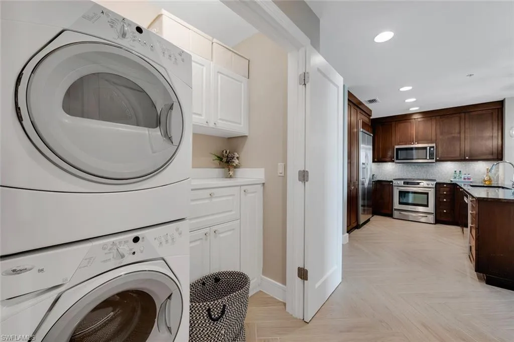 9115 Strada PL, Naples, FL 34108,225008596