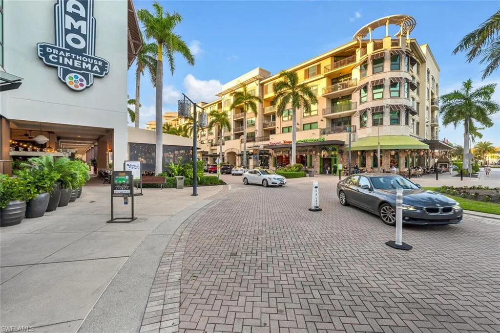 9115 Strada PL, Naples, FL 34108,225008596