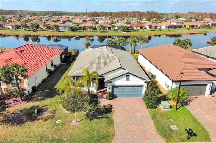 Bird's eye view with lake view
