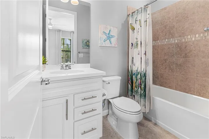Full ensuite bathroom featuring shower / tub combo