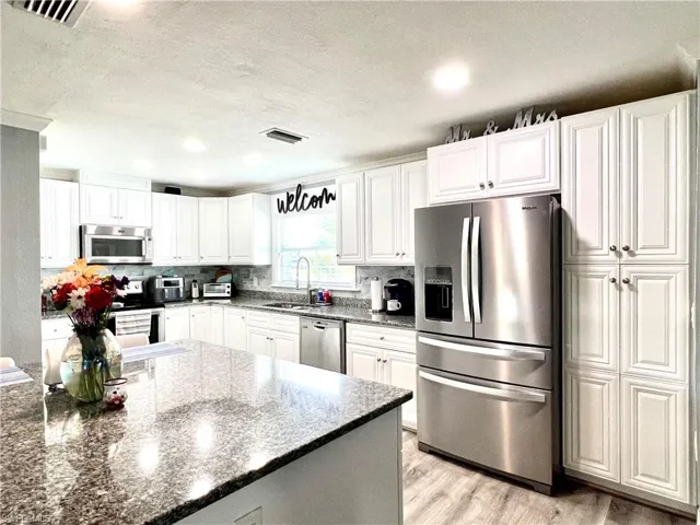 2225 Woodland BLVD, FORT MYERS FL 33907