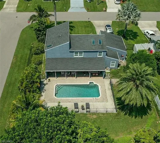 Birds eye view of property