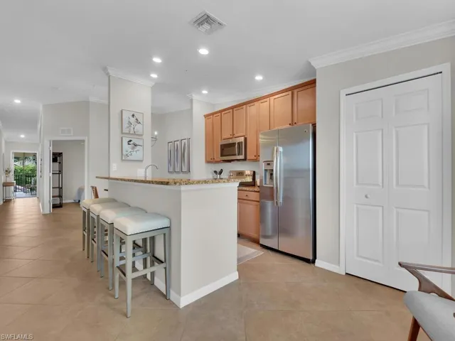 Kitchen w/ Pantry & Breakfast Bar