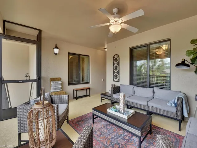 Front Entry w/ Large Sitting Area
