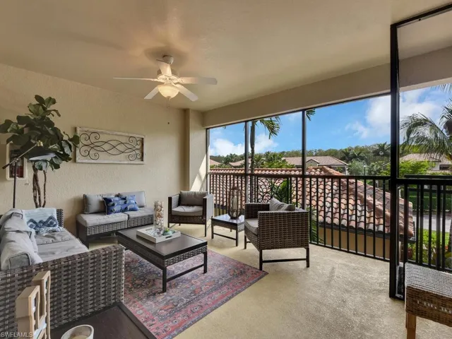 Screened Front Entry