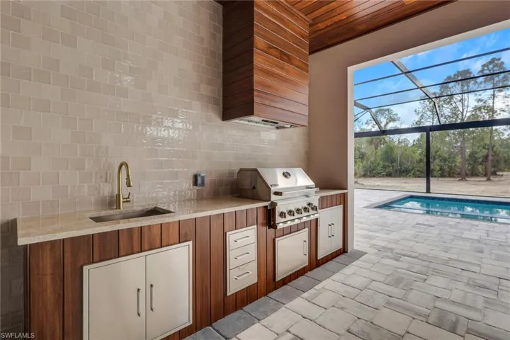 Outdoor Kitchen