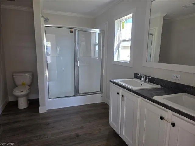 101  Oak  LN, Fort Myers, FL 33908