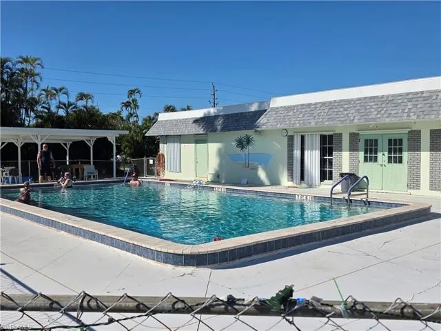 101  Oak  LN, Fort Myers, FL 33908