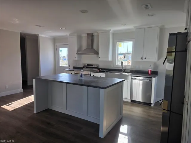 101  Oak  LN, Fort Myers, FL 33908