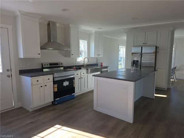 101  Oak  LN, Fort Myers, FL 33908