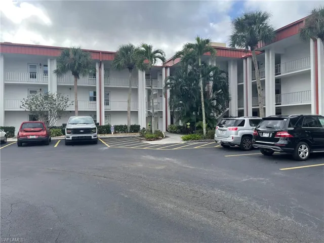 1700 Pine Valley Dr 107, Fort Myers, Florida 33907