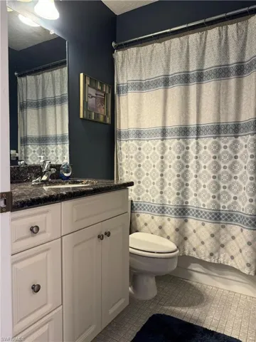 Second bathroom with tub