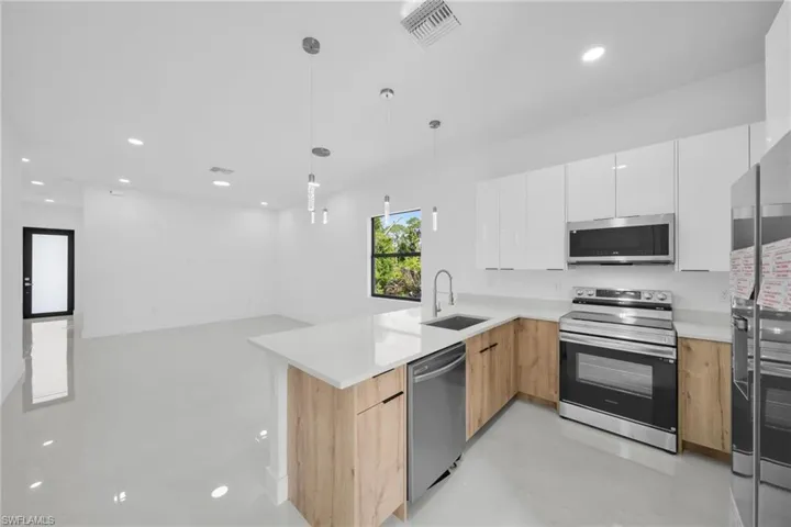 347 Columbus Blvd, Lehigh Acres, Florida 33974