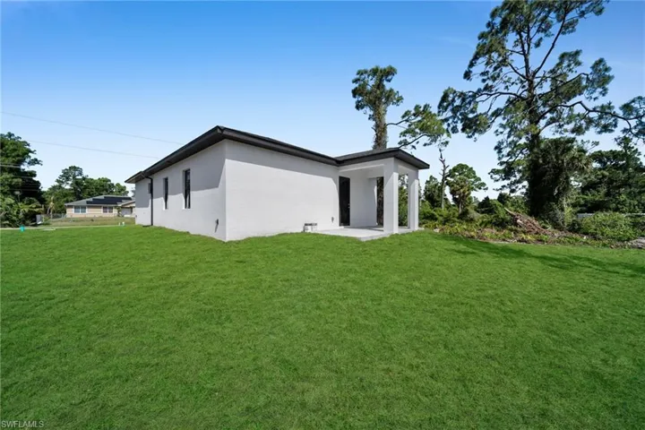 347 Columbus Blvd, Lehigh Acres, Florida 33974