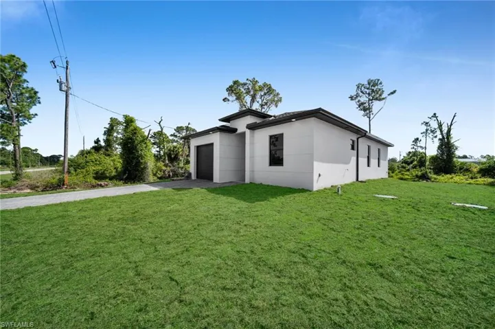 347 Columbus Blvd, Lehigh Acres, Florida 33974