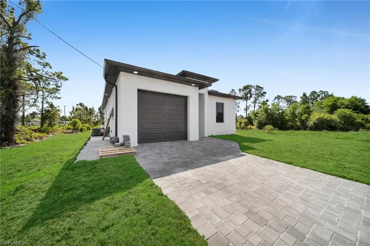 347 Columbus Blvd, Lehigh Acres, Florida 33974