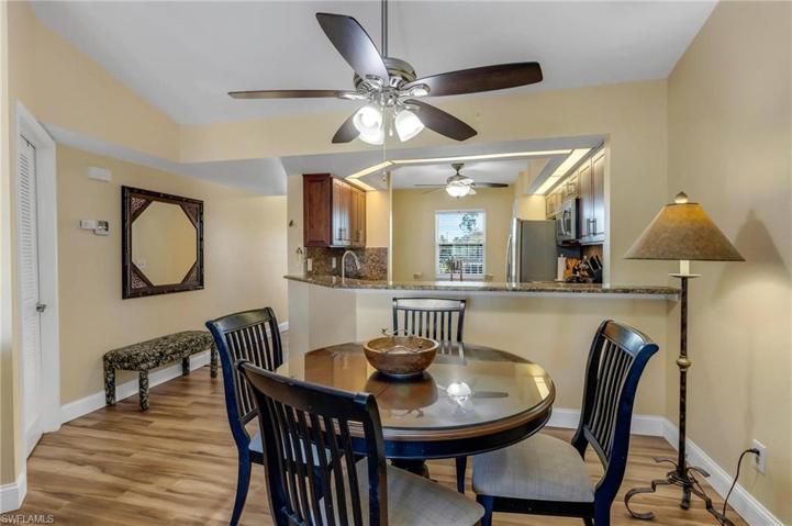 Aamble room for dining for 4-6 people.