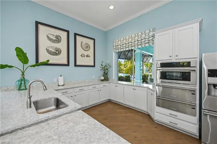 good picture of the kitchen facilities of the clubhouse