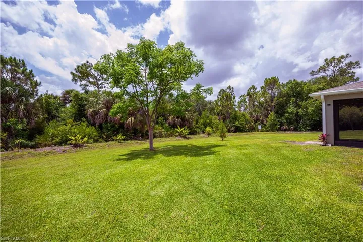 Large backyard, very quiet facing only natural preserves.