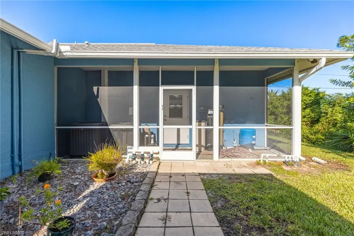 812 Mcarthur Ave, Lehigh Acres, Florida 33936