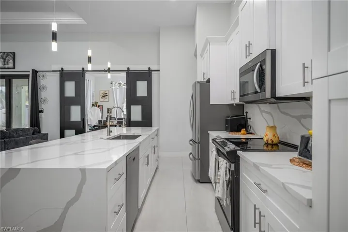 920 Se 15th Ter, Cape Coral, Florida 33990