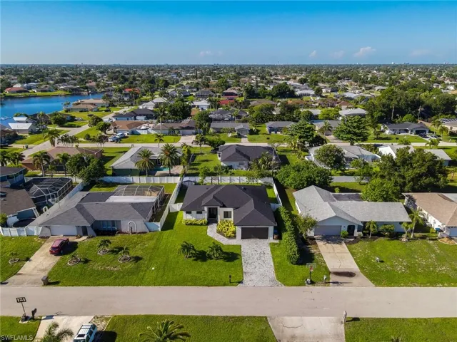 920 Se 15th Ter, Cape Coral, Florida 33990